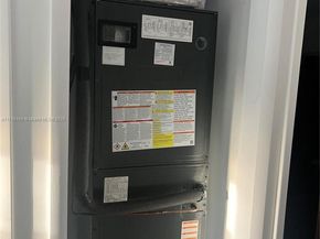 55 NE 213th St, Miami Gardens FL 33179