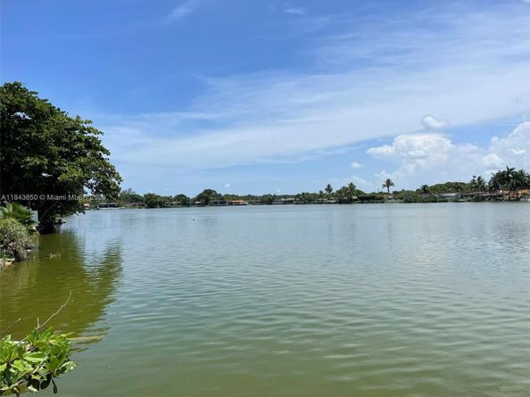 21330 NE 25th Ct, Miami FL 33180