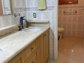 21330 NE 25th Ct, Miami FL 33180