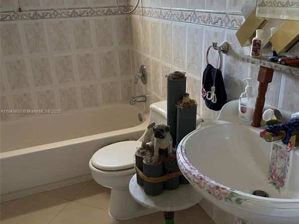 21330 NE 25th Ct, Miami FL 33180