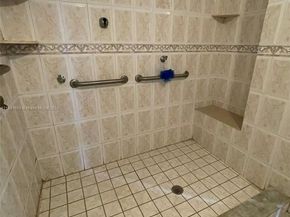 21330 NE 25th Ct, Miami FL 33180