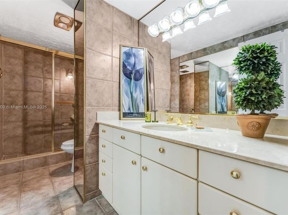 4330 Hillcrest Dr 516, Hollywood FL 33021