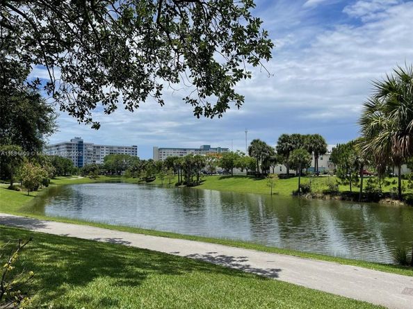 4330 Hillcrest Dr 516, Hollywood FL 33021