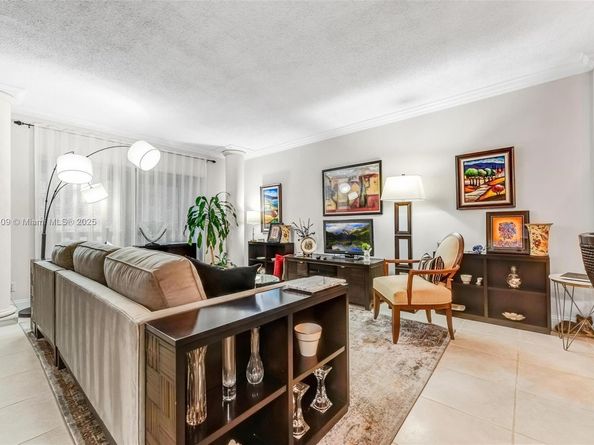 4330 Hillcrest Dr 516, Hollywood FL 33021