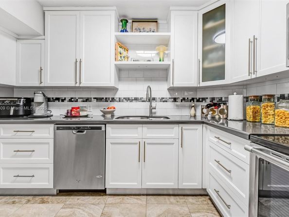 4330 Hillcrest Dr 516, Hollywood FL 33021