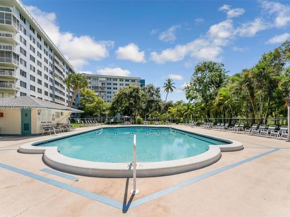 4330 Hillcrest Dr 516, Hollywood FL 33021