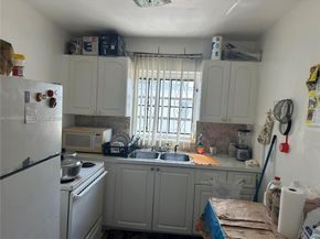 900 NW 75th St, Miami FL 33150