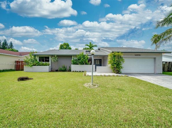 11570 SW 92nd St, Miami FL 33176