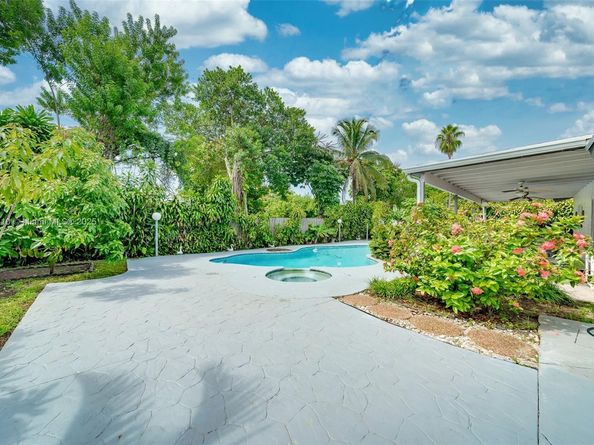 11570 SW 92nd St, Miami FL 33176