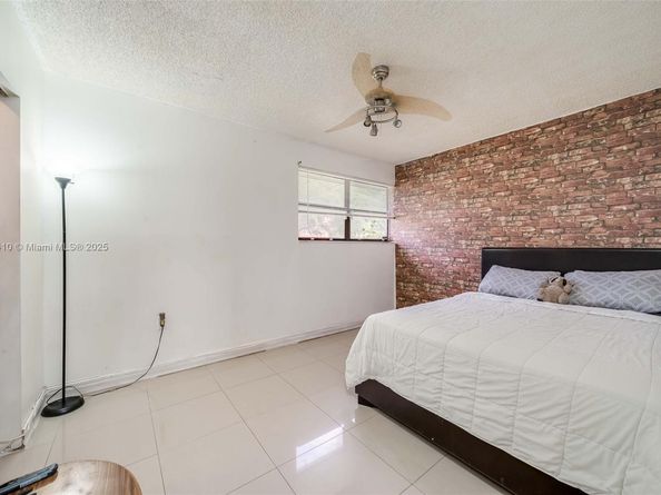 11570 SW 92nd St, Miami FL 33176
