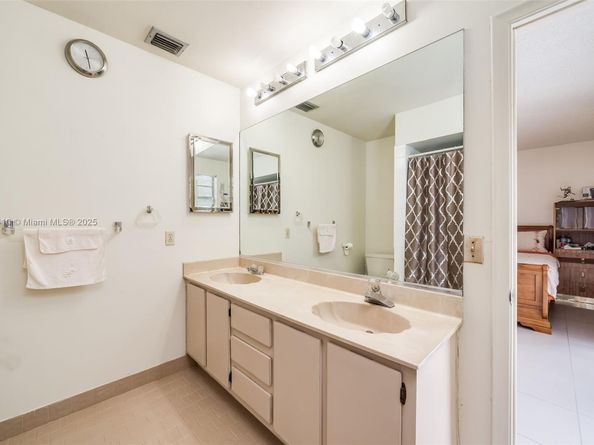11570 SW 92nd St, Miami FL 33176