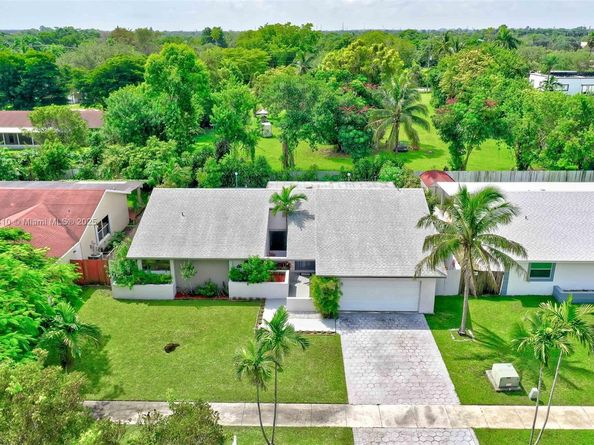 11570 SW 92nd St, Miami FL 33176