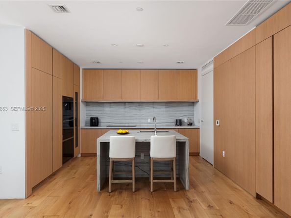 8701 Collins Ave 902, Miami Beach FL 33154