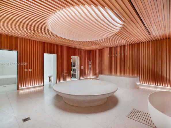 8701 Collins Ave 902, Miami Beach FL 33154