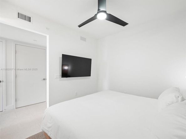 601 NE 1 3403, Miami FL 33132