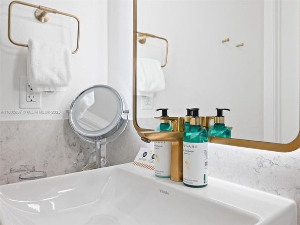 601 NE 1 3403, Miami FL 33132
