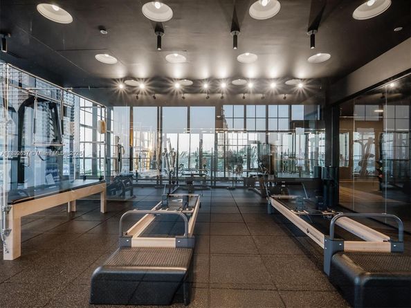 601 NE 1 3403, Miami FL 33132