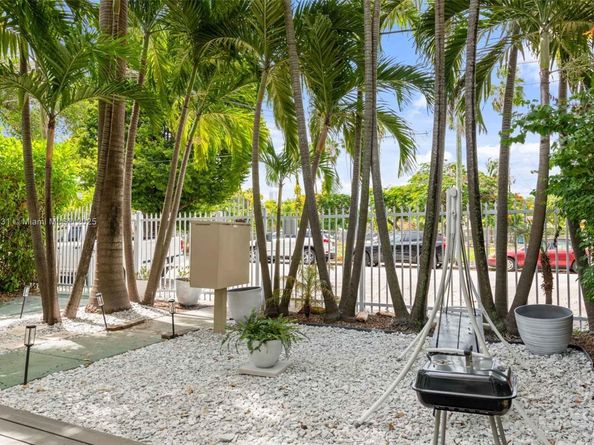769 NW 10th St, Miami FL 33136