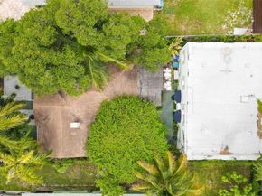769 NW 10th St, Miami FL 33136