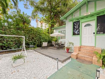 769 NW 10th St