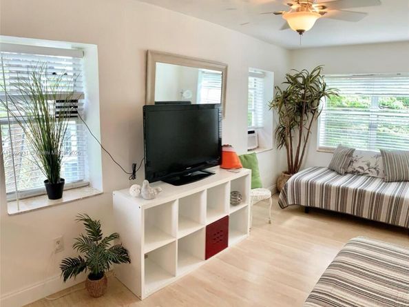769 NW 10th St, Miami FL 33136