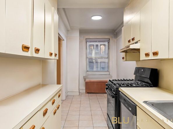 310 West 72nd Street 2CD, New York NY 10023