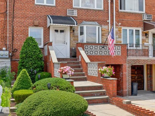 61-18 69th Lane, Queens NY 11379