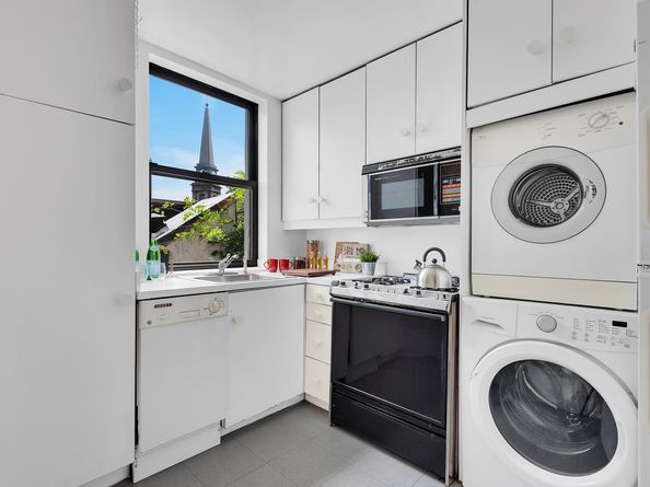 224 East 11th Street 25, New York NY 10003