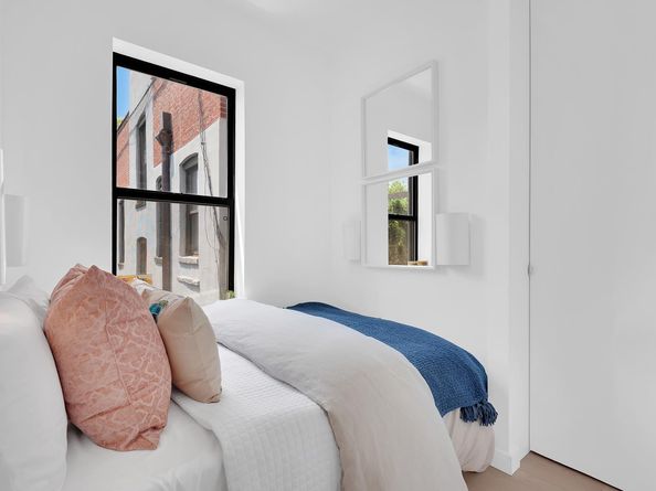 224 East 11th Street 25, New York NY 10003