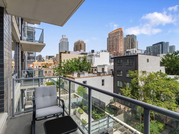 5-49 Borden Avenue 4K, Queens NY 11101