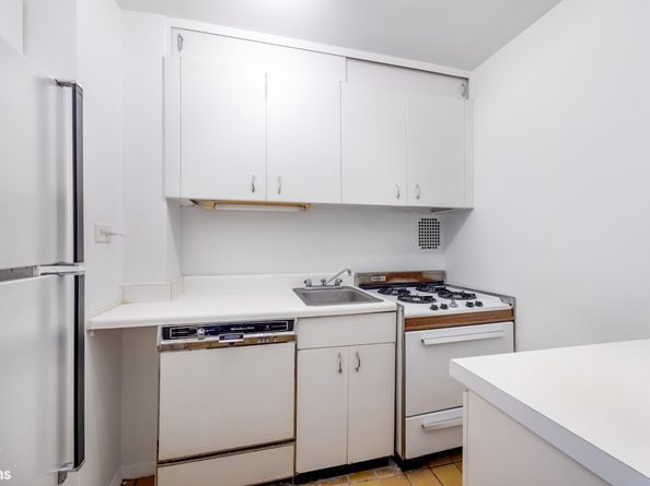 240 East 35th Street 6D, New York NY 10016