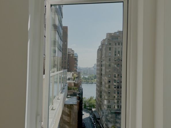 411 East 53rd Street 14F, New York NY 10022