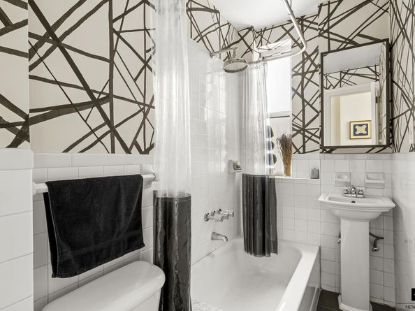 261 West 22nd Street 2526, New York NY 10011