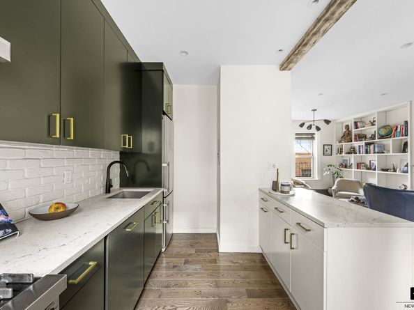 261 West 22nd Street 2526, New York NY 10011