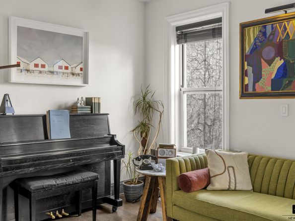 261 West 22nd Street 2526, New York NY 10011
