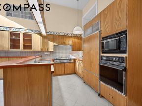 21 Hunts Lane 4, Brooklyn NY 11201