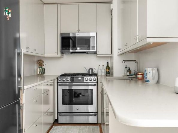 10 West 15th Street 1021, New York NY 10011