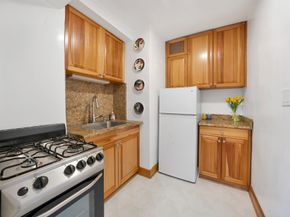60 East 9th Street 642, New York NY 10003