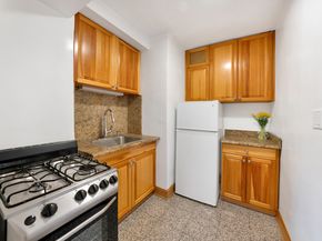 60 East 9th Street 642, New York NY 10003