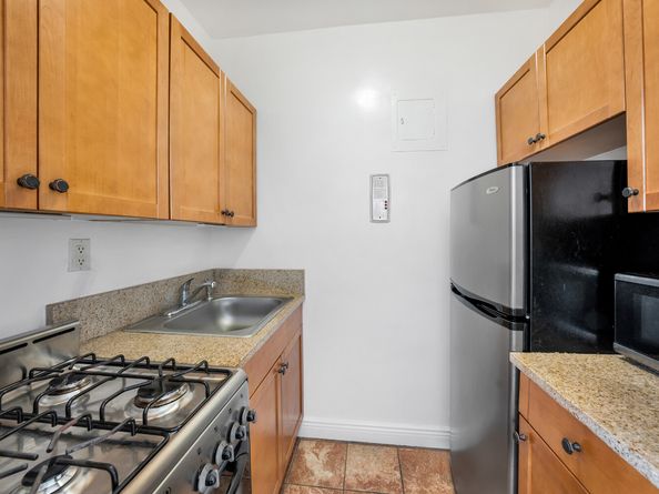 240 East 46th Street 7B, New York NY 10017