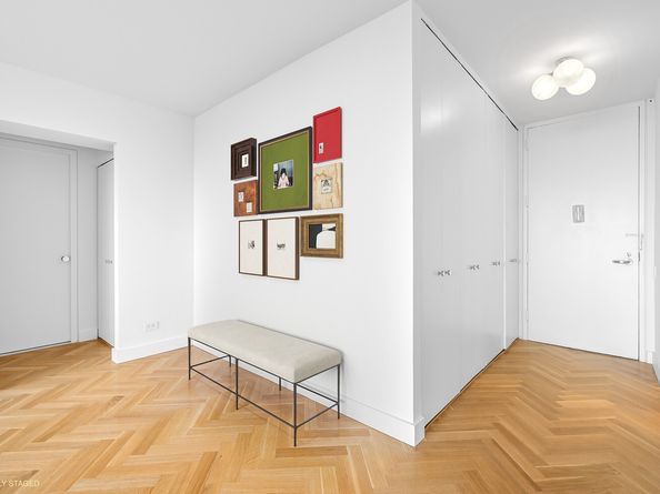 45 West 67th Street 25F, New York NY 10023