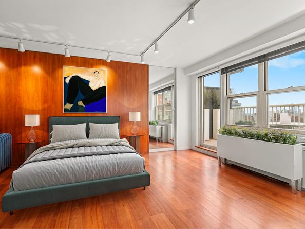 305 East 24th Street 20M, New York NY 10010