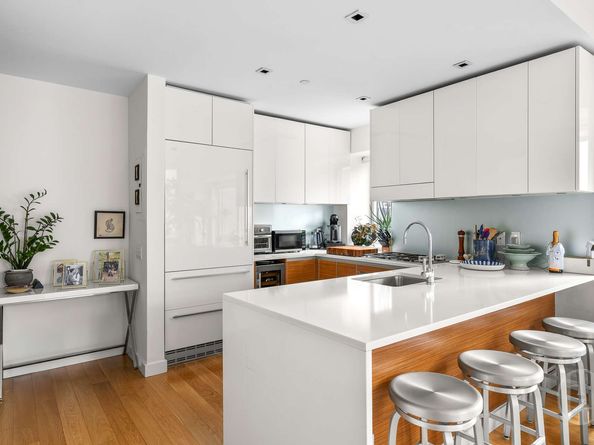 555 West 59th Street 11F, New York NY 10019