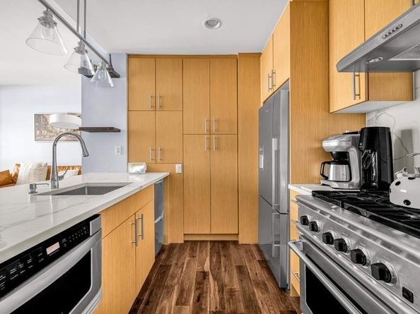 5-49 Borden Avenue 7F, Queens NY 11101