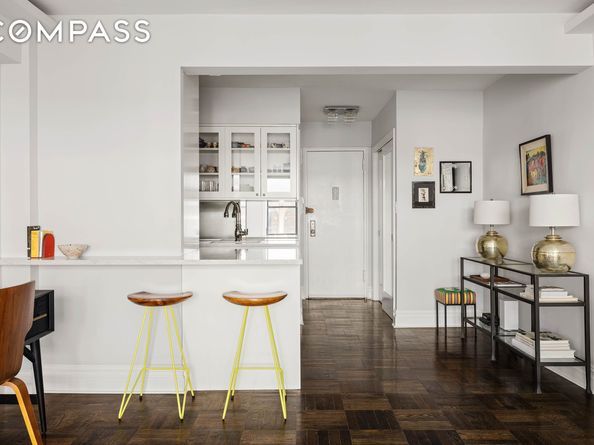 60 East 9th Street 211, New York NY 10003