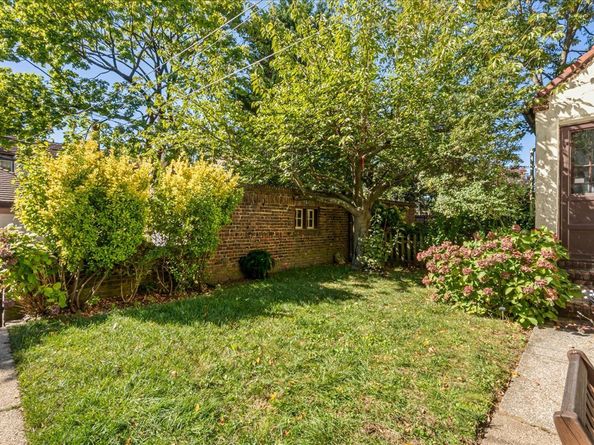 23 Whitson Street, Queens NY 11375