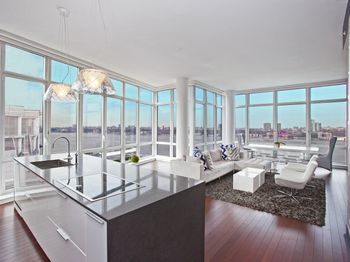 60 Riverside Boulevard