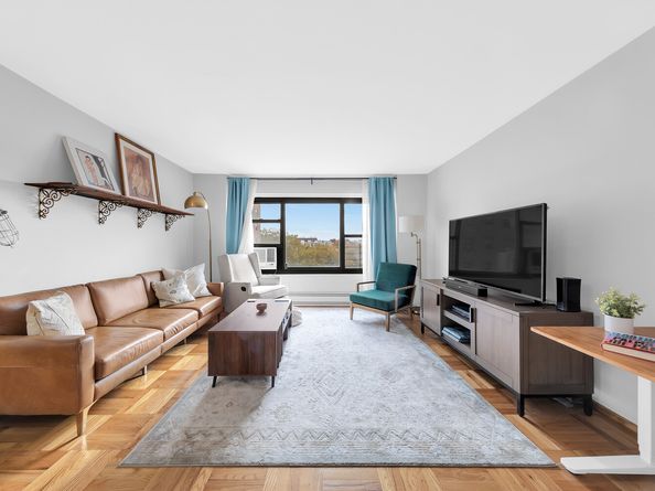 21-85 34th Avenue 7C, Queens NY 11106