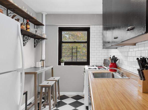 21-85 34th Avenue 7C, Queens NY 11106