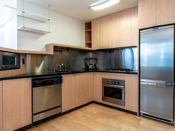 301 East 45th Street 3B, New York NY 10017